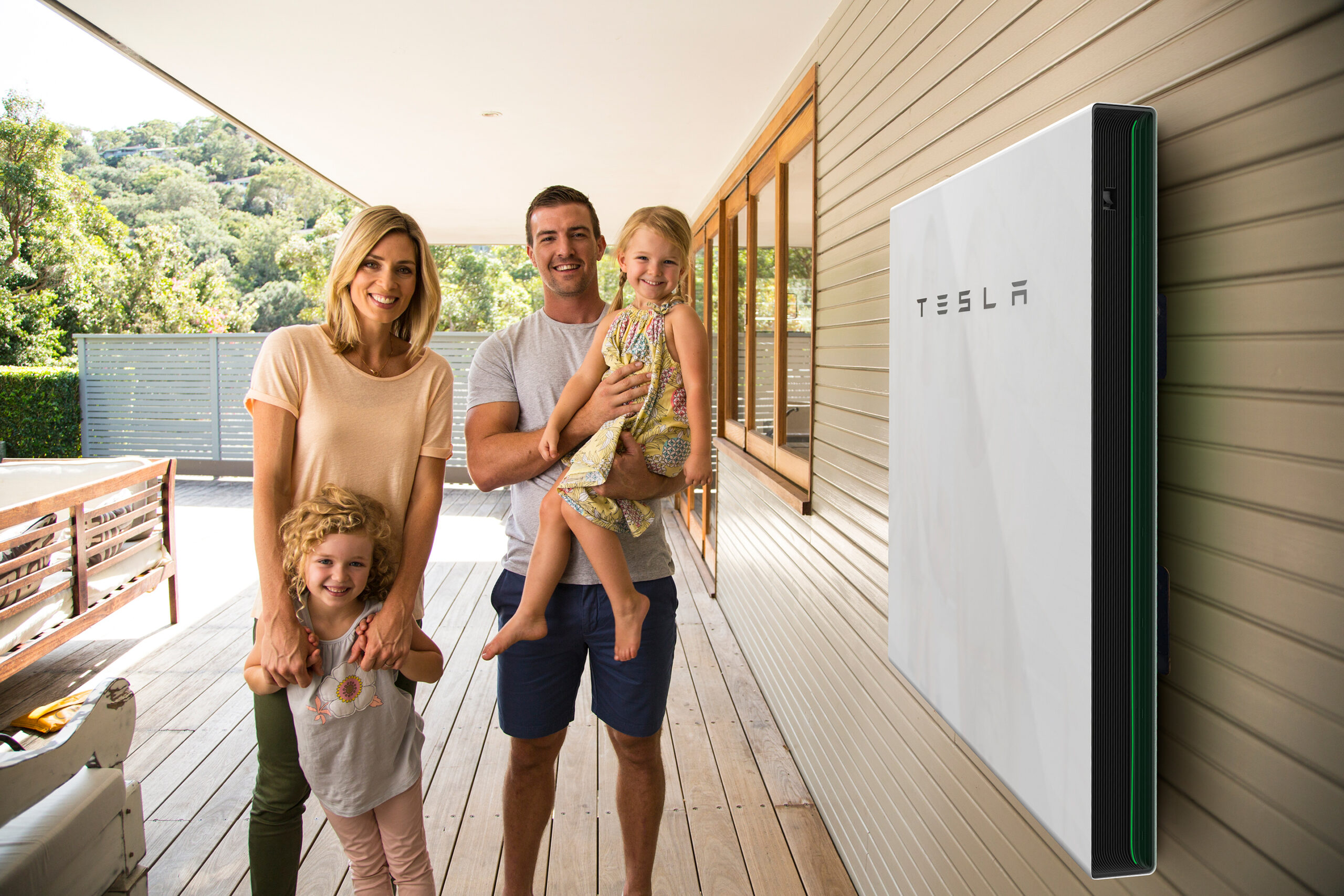 batt_tesla2_with-family_r-05x