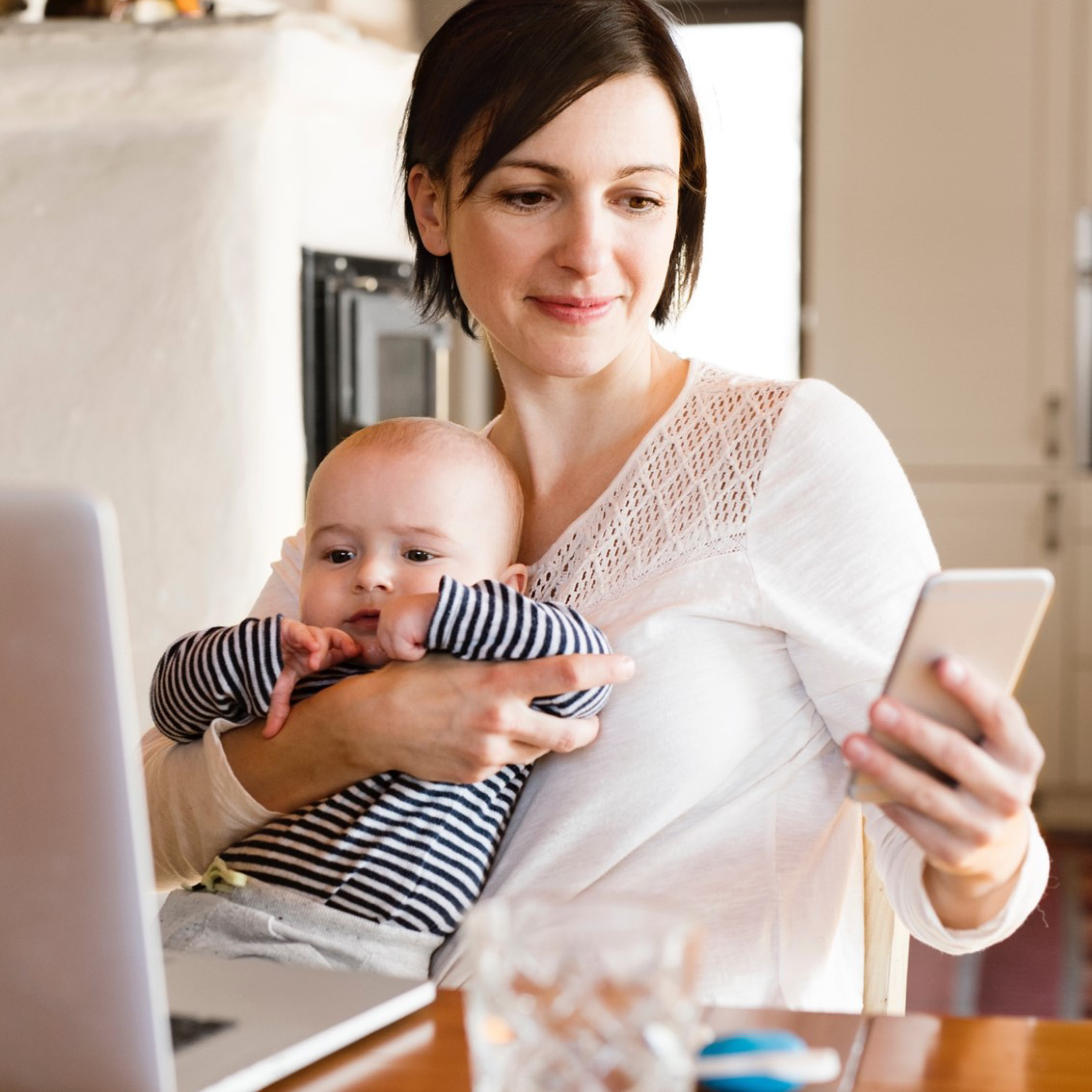 mum-on-phone-1080-x-1080